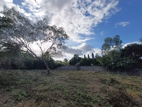 LAS COLINAS  | VENTA DE TERRENO PERIMETRADO CON MURO DE PIEDRA CANTERA – US$180,000