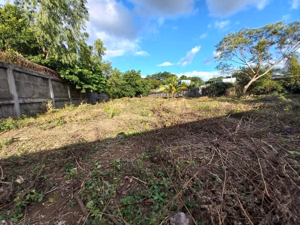 LAS COLINAS  | VENTA DE TERRENO PERIMETRADO CON MURO DE PIEDRA CANTERA – US$180,000