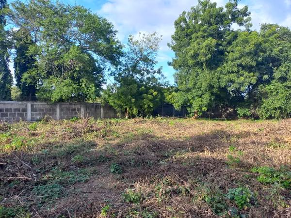 LAS COLINAS  | VENTA DE TERRENO PERIMETRADO CON MURO DE PIEDRA CANTERA – US$180,000