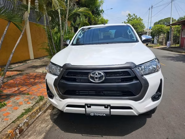 Toyota Hilux Sr automática 2026