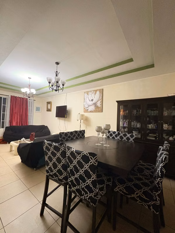 Vendo casa en Lomas del Valle
