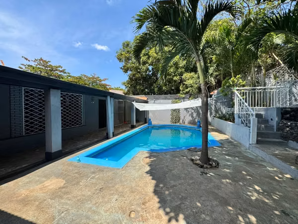 KW - Venta,  local comercial en Los Robles