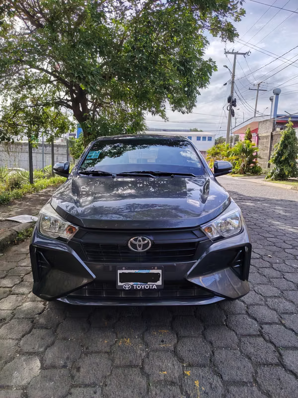 Toyoya Agya 2024 automatico color Gris