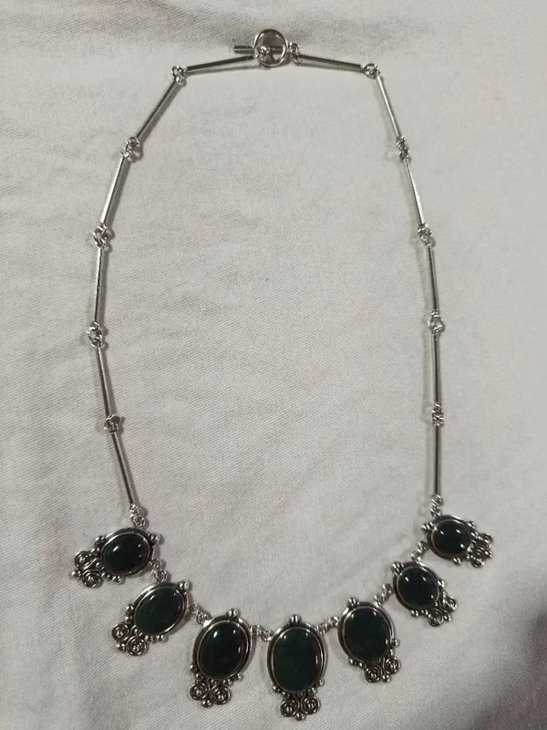 Collar de plata
