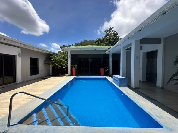 AG, SE VENDE CASA EN RESIDECIAL EN CARAZO