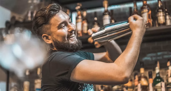 SE CONTRATA MESERO CON EXPERIENCIA