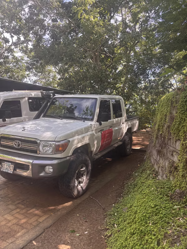 Toyoya Landcruiser 2021 Doble Cabina con suspensión EMU