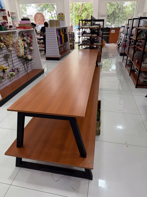 Mesones para exhibicion y estanteria