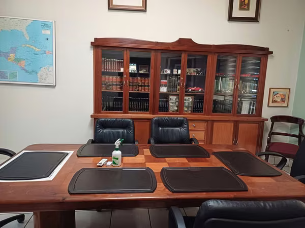En renta casa para vivienda o negocio sector Plaza  España