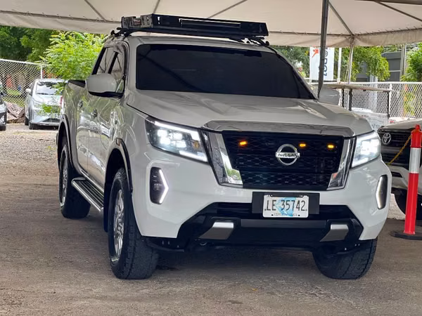 NISSAN NP300 FRONTIER SE AÑO 2022