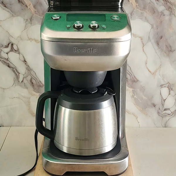 Cafetera automatica de 12 tazas marca Breville de alta gama con molinillo integrado ideal para pequeño negocio