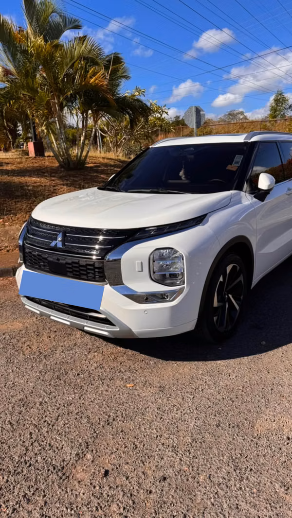 Mitsubishi Outlander 2024 Full Extreme – 20,500 km