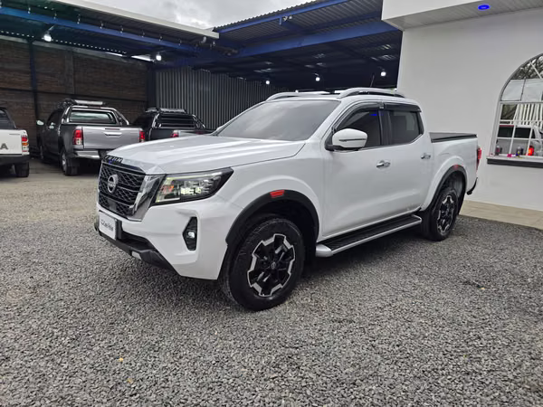 NISSAN NP300 AÑO 2025 LA MAS FULL AUTOMATICA