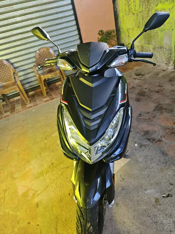 Genesis Sunny 150, con apenas 577 kilómetros, casi nueva, sin ningun detalle, todo en regla 
