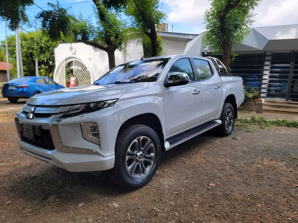 Mitsubishi L200 / 2021 FULL / Unique owner / Zero details