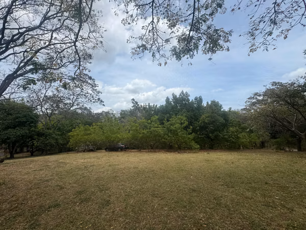 Venta de Terreno esquinero en Santo Domingo 