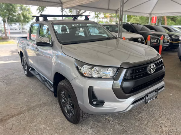TOYOTA HILUX SR AÑO 2027