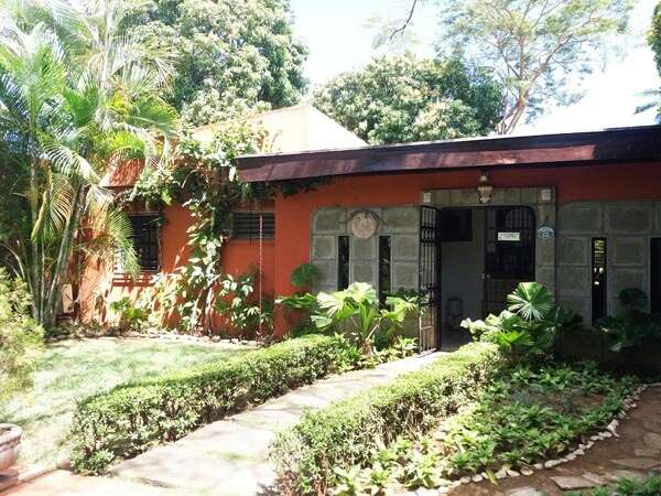 It sells beautiful house located in Santo Domingo
