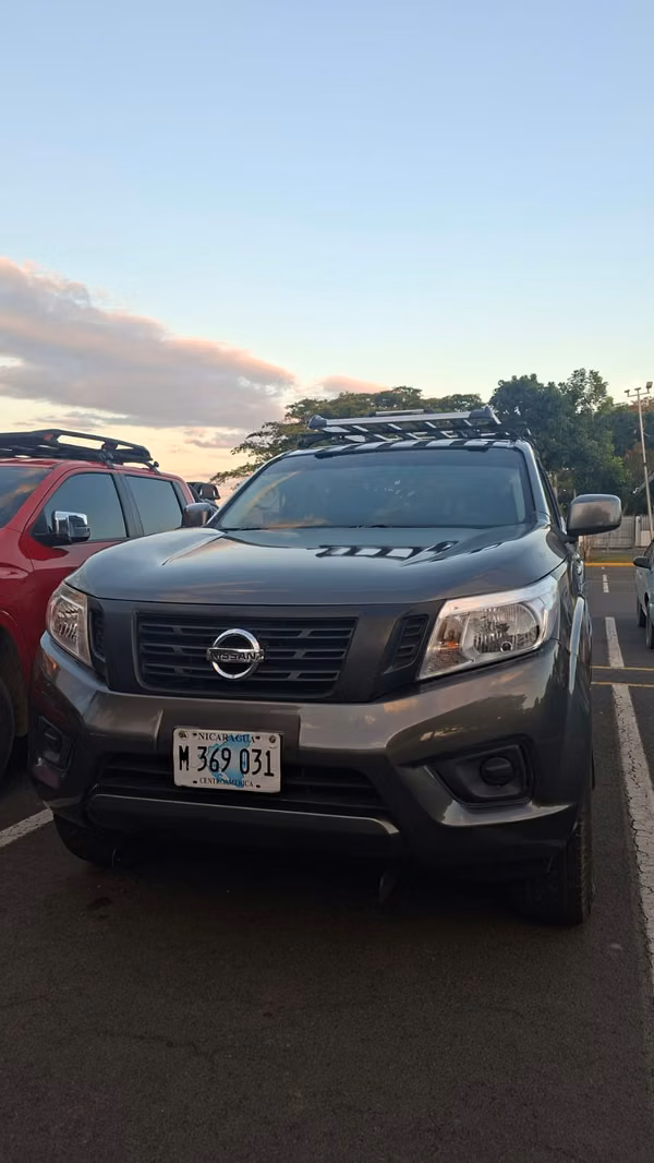 Sell Nissan np300 basic negotiable price