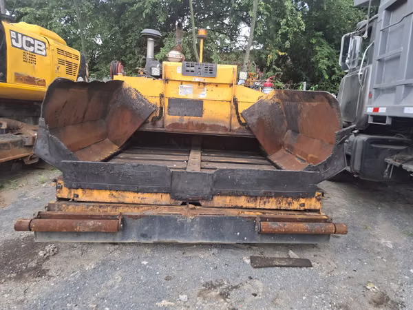 Leeboy asphalt lifter