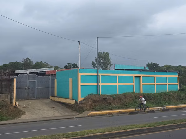 Beautiful house in strategic area, wide covered parking