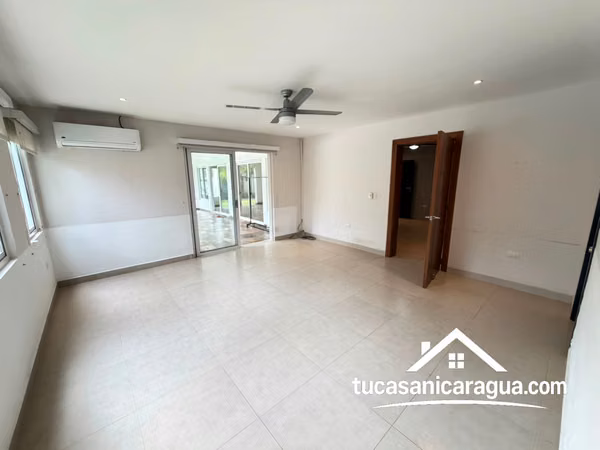 SE RENTA CASA CON PISCINA EN LAS COLINAS, MANAGUA