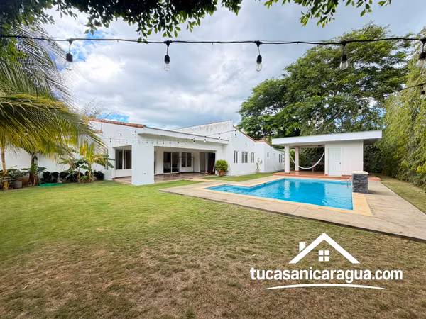 SE RENTA CASA CON PISCINA EN LAS COLINAS, MANAGUA