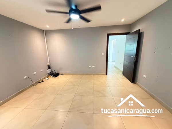 SE RENTA CASA CON PISCINA EN LAS COLINAS, MANAGUA