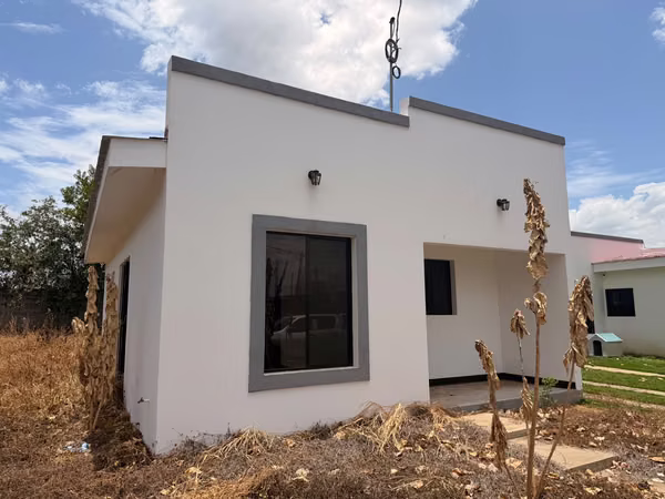 Propiedad Residencial en Urbanización Farallones, Chinandega