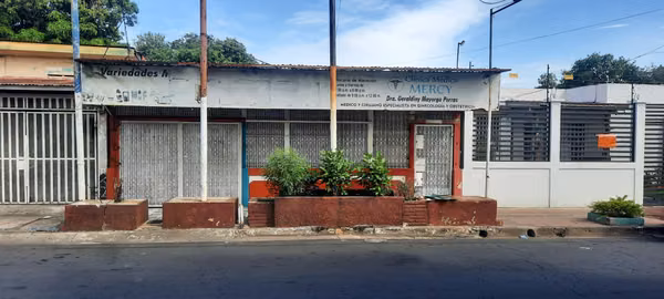 RO – SE VENDE CASA EN MONSEÑOR LEZCANO, MANAGUA. SOBRE CALLE PRINCIPAL