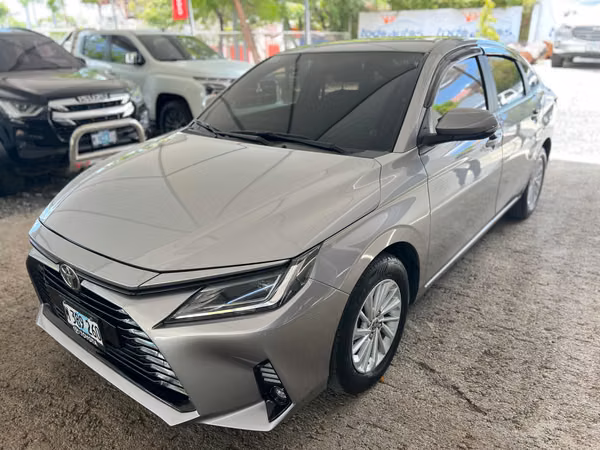 TOYOTA YARIS AÑO 2024