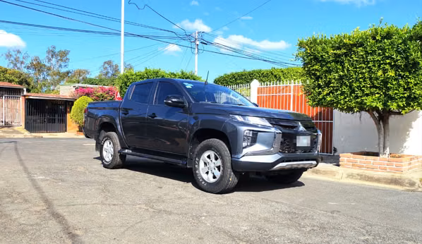 Mitsubishi L200 4x4 automatica año 2024