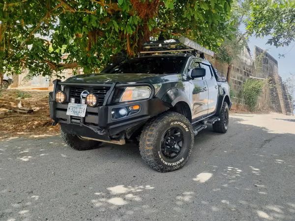 S / V NISSAN FRONTIER YEAR 2020 MANUAL 4 × 4 SPECIAL SUSPENSION OLD MAN EMU STYLE SAFARI