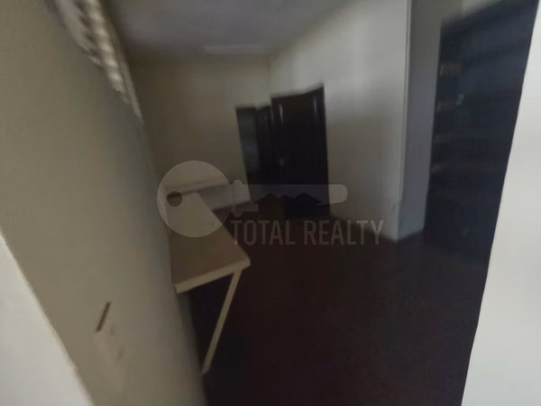 House for sale in Bolonia ideal for commerical or office