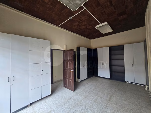 House for sale in Bolonia ideal for commerical or office