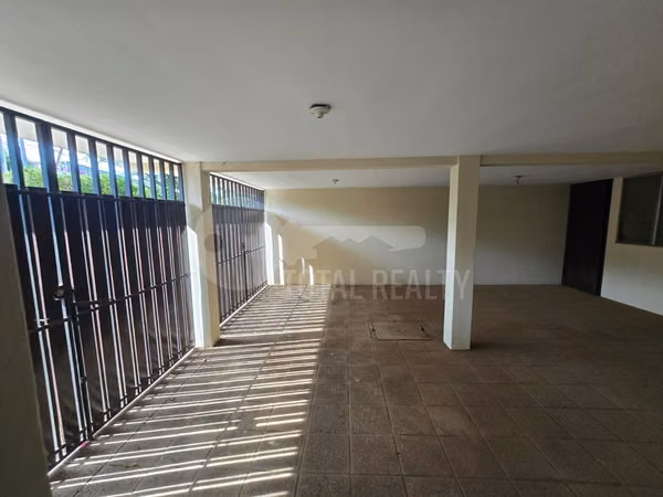 House for sale in Bolonia ideal for commerical or office