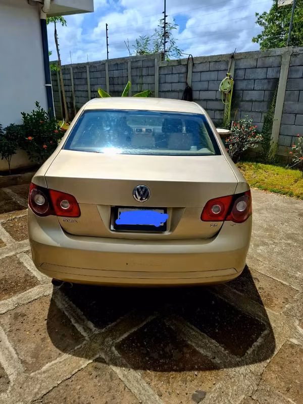 Vendo Volkswagen BORA 1600cc de 2008.Buen estado. 