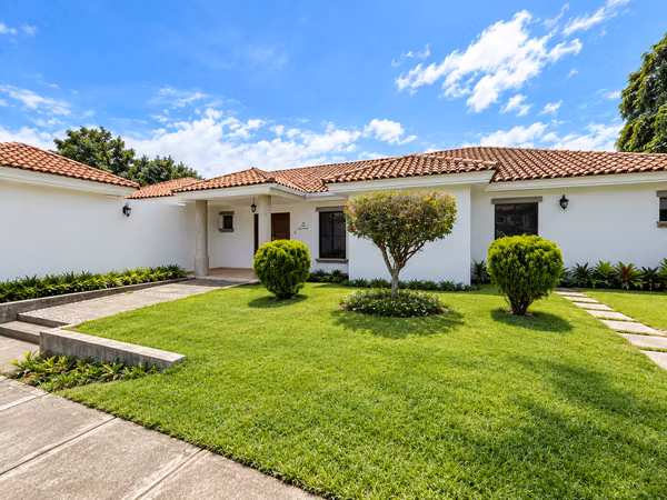 House in Condominium - Las Sumbres, Managua