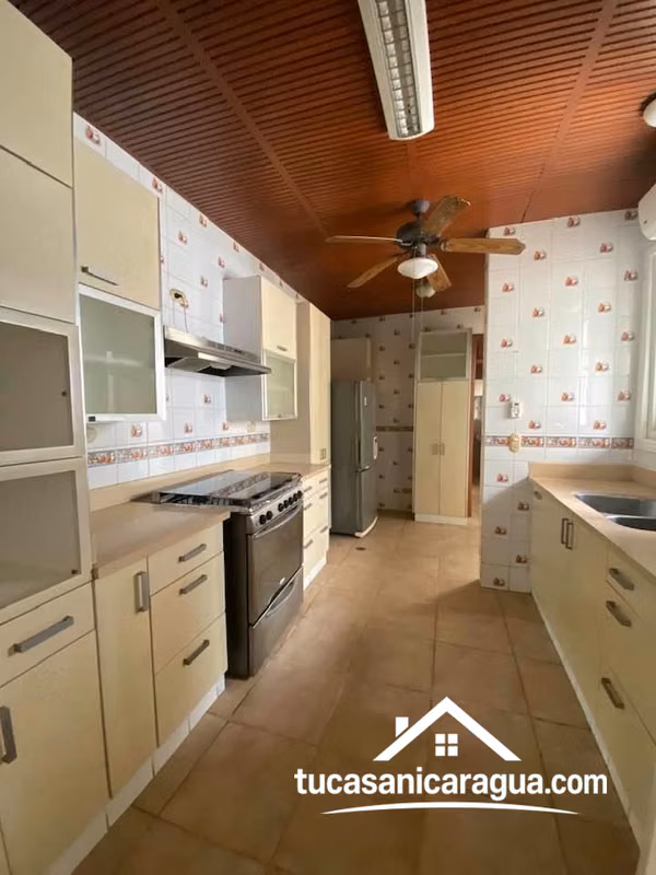 casa en Renta con Piscina en Portal del Carmen – Managua
