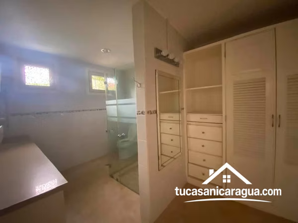 casa en Renta con Piscina en Portal del Carmen – Managua