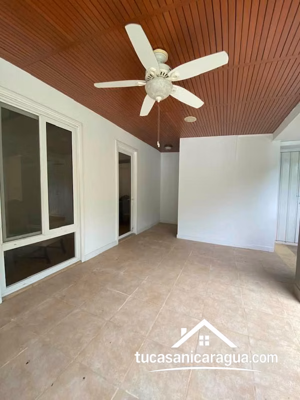 casa en Renta con Piscina en Portal del Carmen – Managua