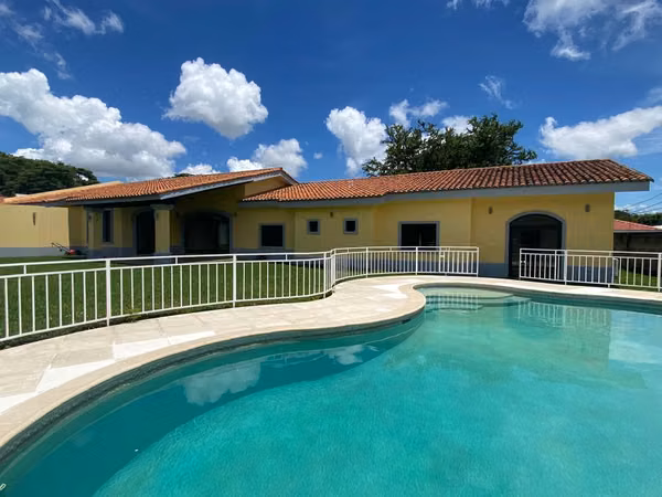 Big House in Rent with Pool in Las Colinas - Managua