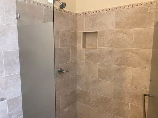 Casa Grande en Renta con Piscina en Las Colinas – Managua