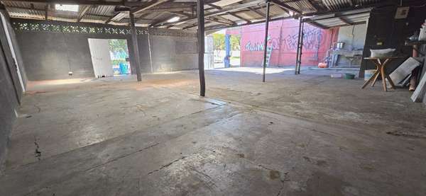AP-Rento bodega en Monseñor Lezcano
