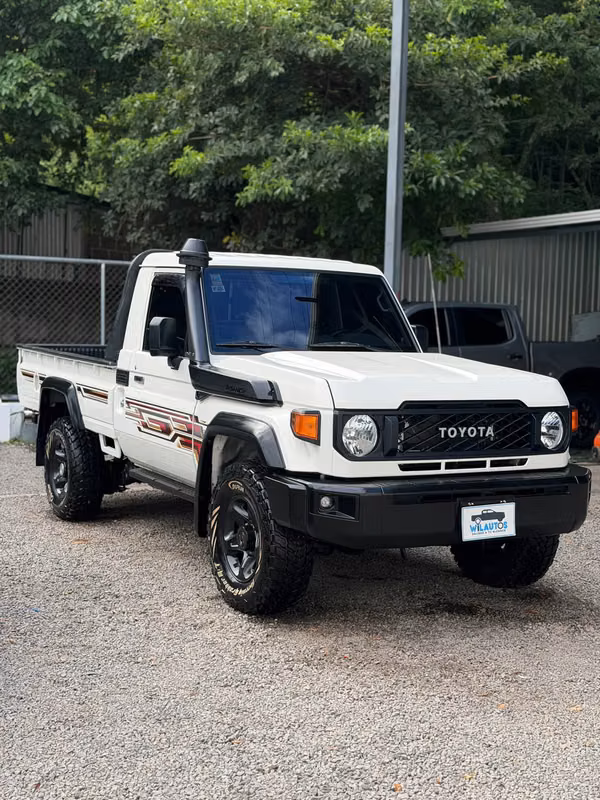 Preciosa TOYOTA LAND CRUISER 