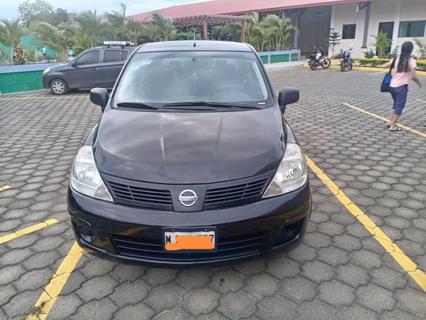 Nissan Tiida 2015, buen estado