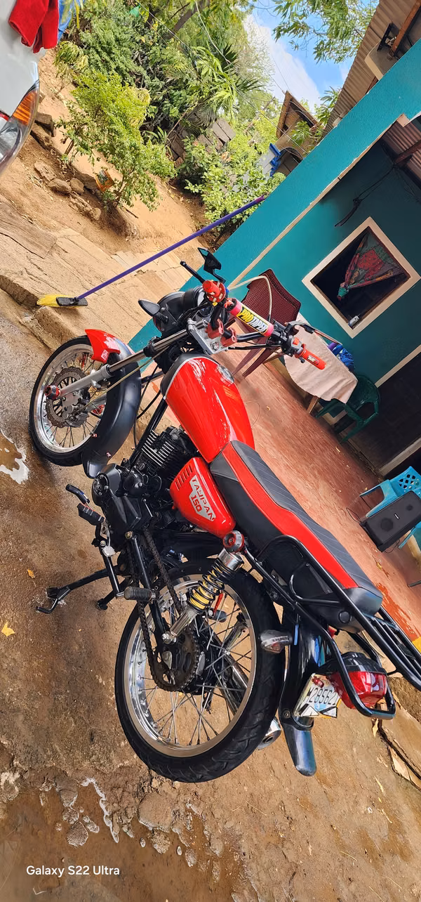 Preciosa moto taypan 150 año 2025, bien cuidada, sin detalles y con accesorios full extra
