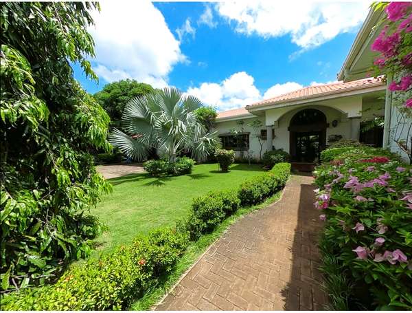 Sell spectacular house located in the San Patricio JO