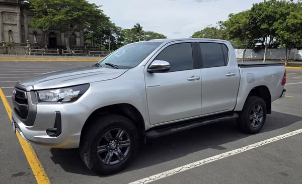 TOYOTA HILUX SR 2025 