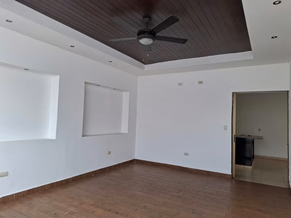 GG!! Sale, house in Veracruz, with wide patio!!